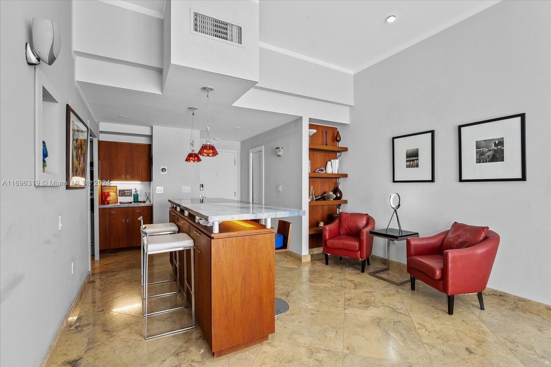 For Sale: $625,000 (1 beds, 1 baths, 809 Square Feet)