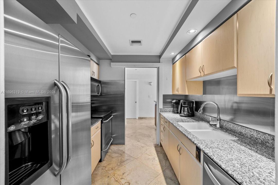 For Sale: $625,000 (1 beds, 1 baths, 809 Square Feet)