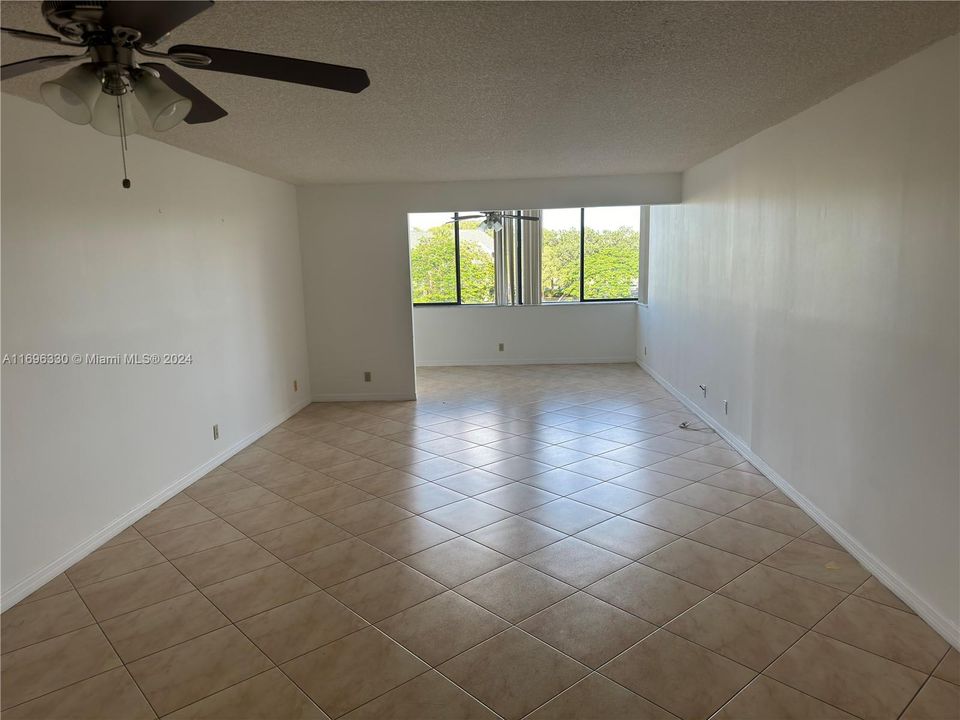 For Sale: $215,000 (2 beds, 2 baths, 1350 Square Feet)