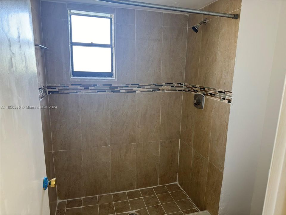 For Sale: $215,000 (2 beds, 2 baths, 1350 Square Feet)