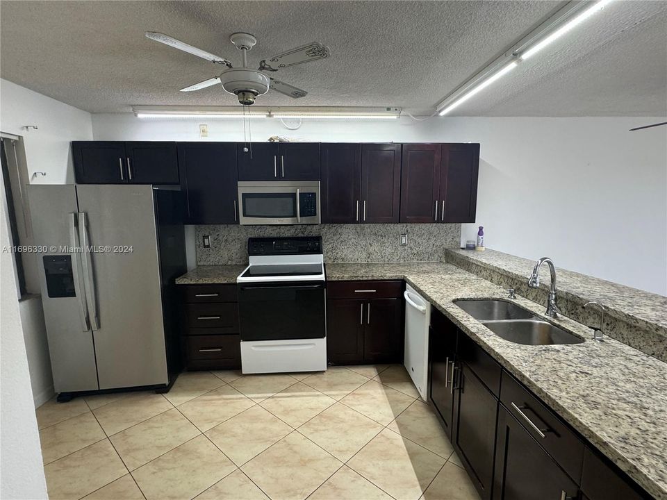 For Sale: $215,000 (2 beds, 2 baths, 1350 Square Feet)