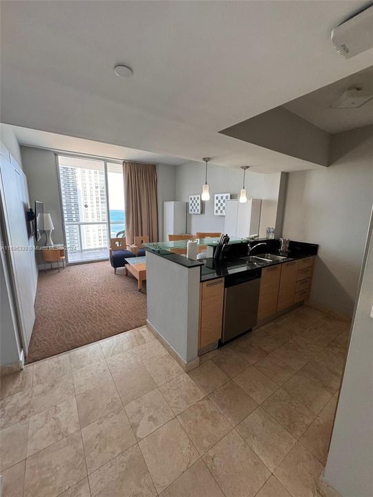 For Sale: $669,000 (1 beds, 1 baths, 688 Square Feet)