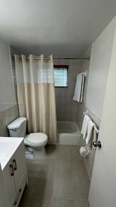 For Rent: $2,300 (1 beds, 1 baths, 560 Square Feet)