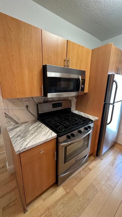 For Rent: $2,300 (1 beds, 1 baths, 560 Square Feet)