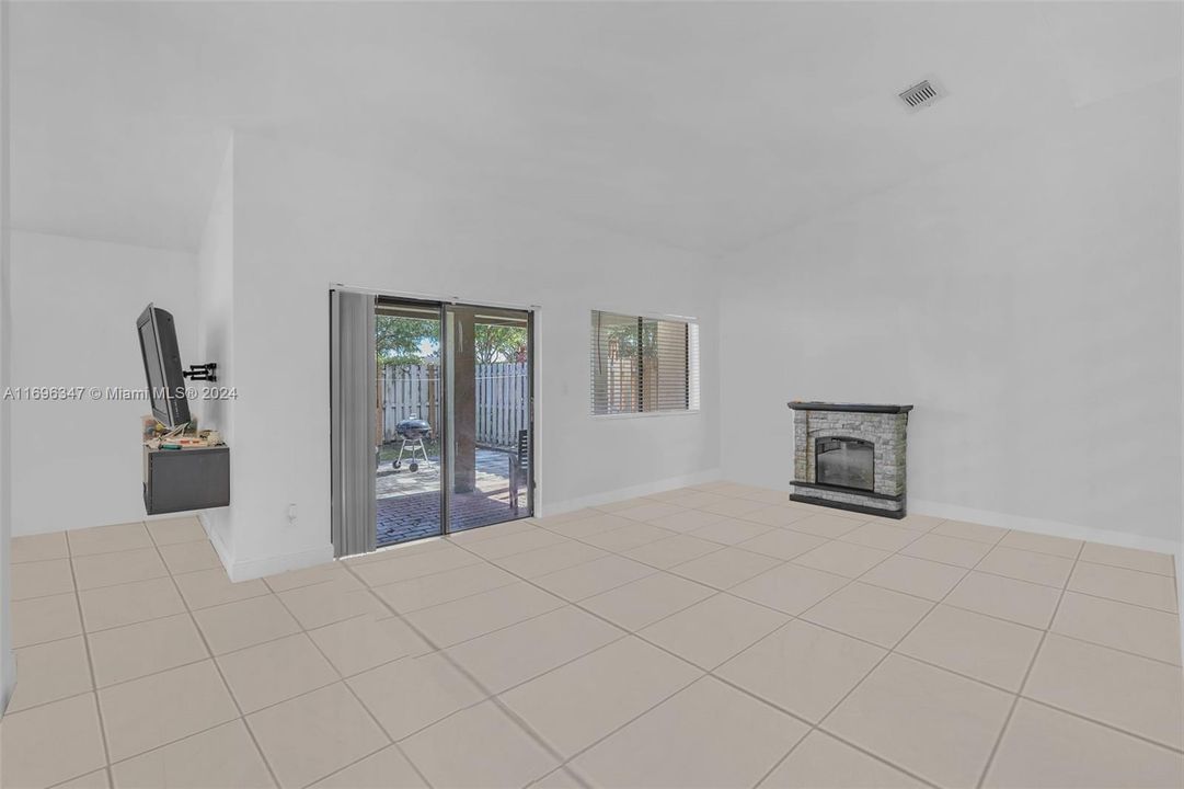 For Sale: $599,000 (3 beds, 2 baths, 1497 Square Feet)