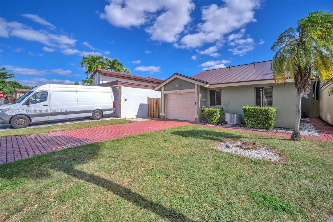 For Sale: $599,000 (3 beds, 2 baths, 1497 Square Feet)