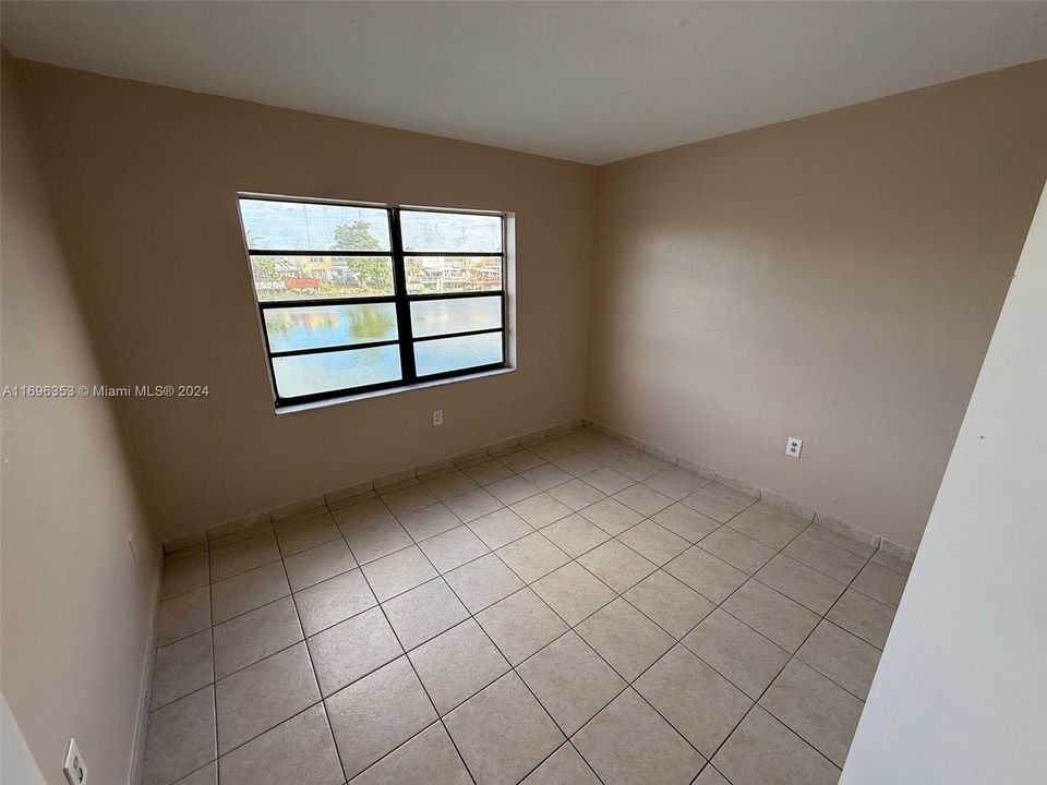 For Rent: $2,150 (2 beds, 1 baths, 771 Square Feet)