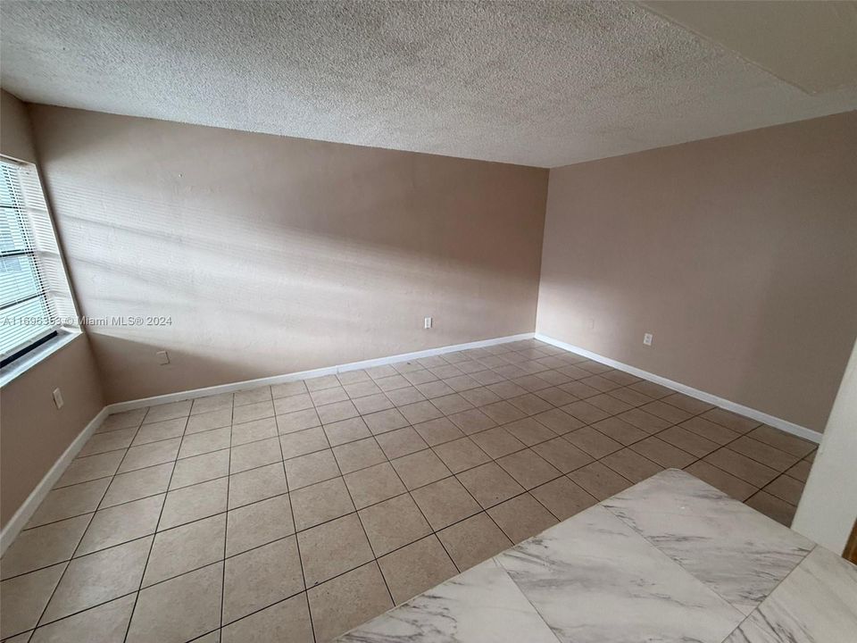 For Rent: $2,150 (2 beds, 1 baths, 771 Square Feet)