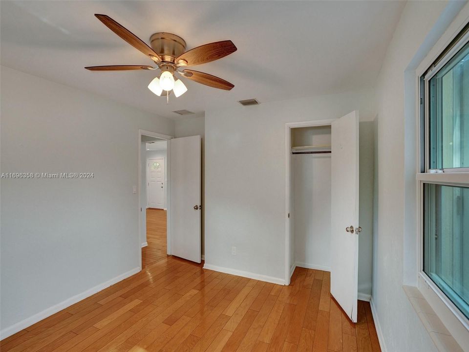 For Rent: $3,500 (3 beds, 2 baths, 1120 Square Feet)