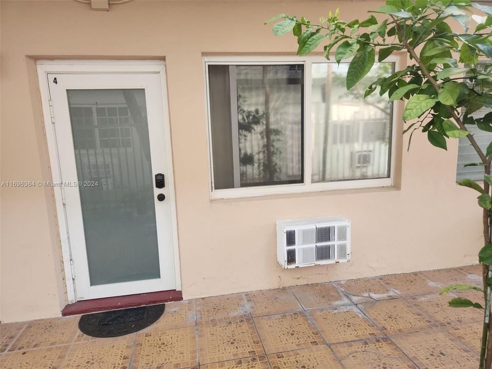 For Rent: $1,750 (0 beds, 1 baths, 420 Square Feet)