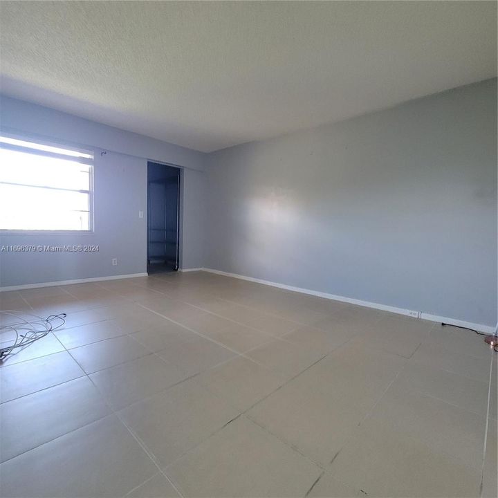 For Rent: $2,000 (2 beds, 2 baths, 1044 Square Feet)