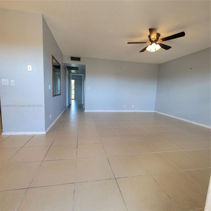 For Rent: $2,000 (2 beds, 2 baths, 1044 Square Feet)