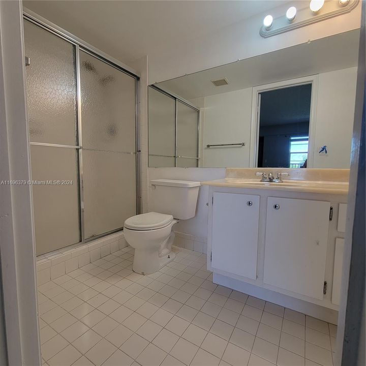 For Rent: $2,000 (2 beds, 2 baths, 1044 Square Feet)