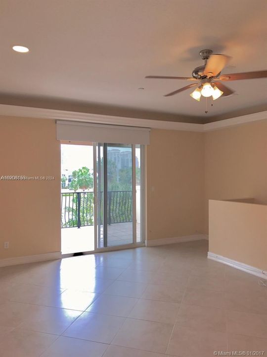 For Rent: $3,000 (2 beds, 2 baths, 2100 Square Feet)