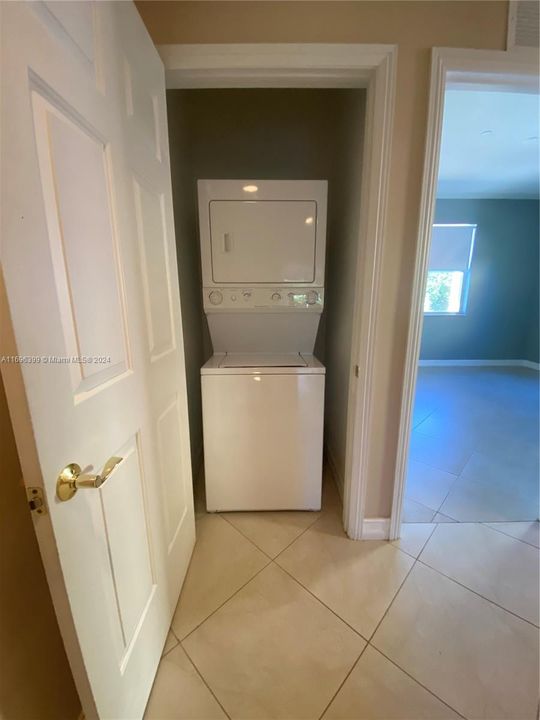 For Rent: $3,000 (2 beds, 2 baths, 1980 Square Feet)