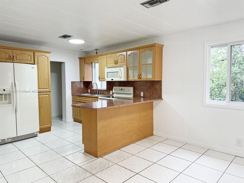 For Sale: $495,000 (3 beds, 2 baths, 1128 Square Feet)