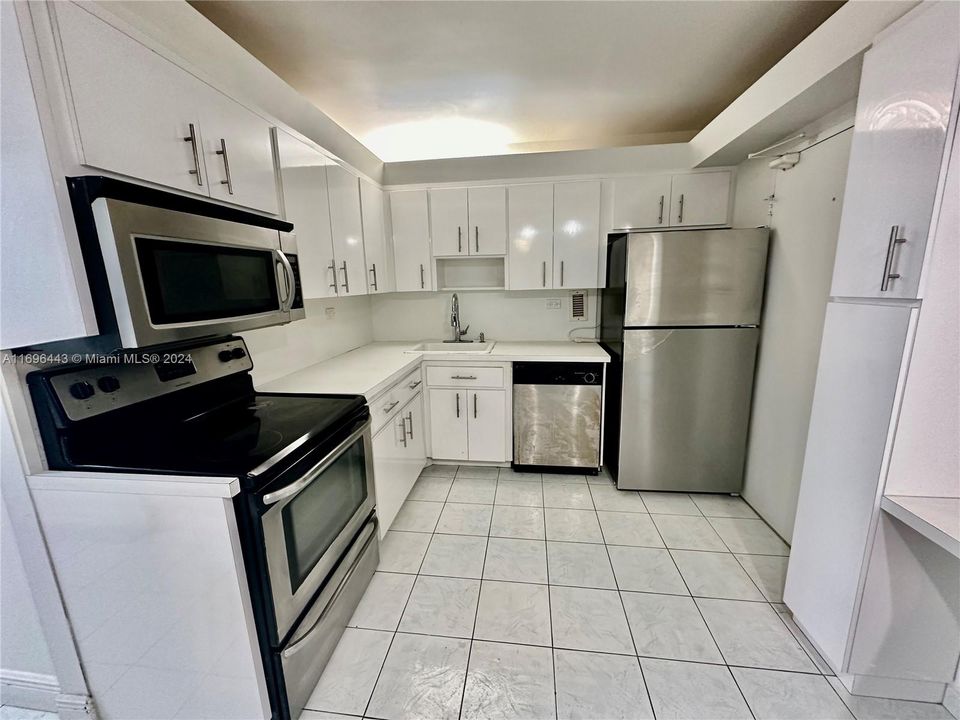 For Rent: $3,300 (2 beds, 2 baths, 1048 Square Feet)