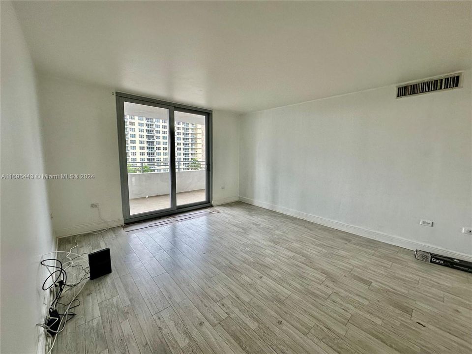 For Rent: $3,300 (2 beds, 2 baths, 1048 Square Feet)