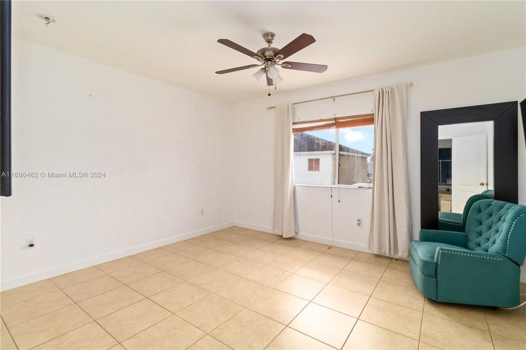 For Rent: $3,100 (3 beds, 2 baths, 1630 Square Feet)