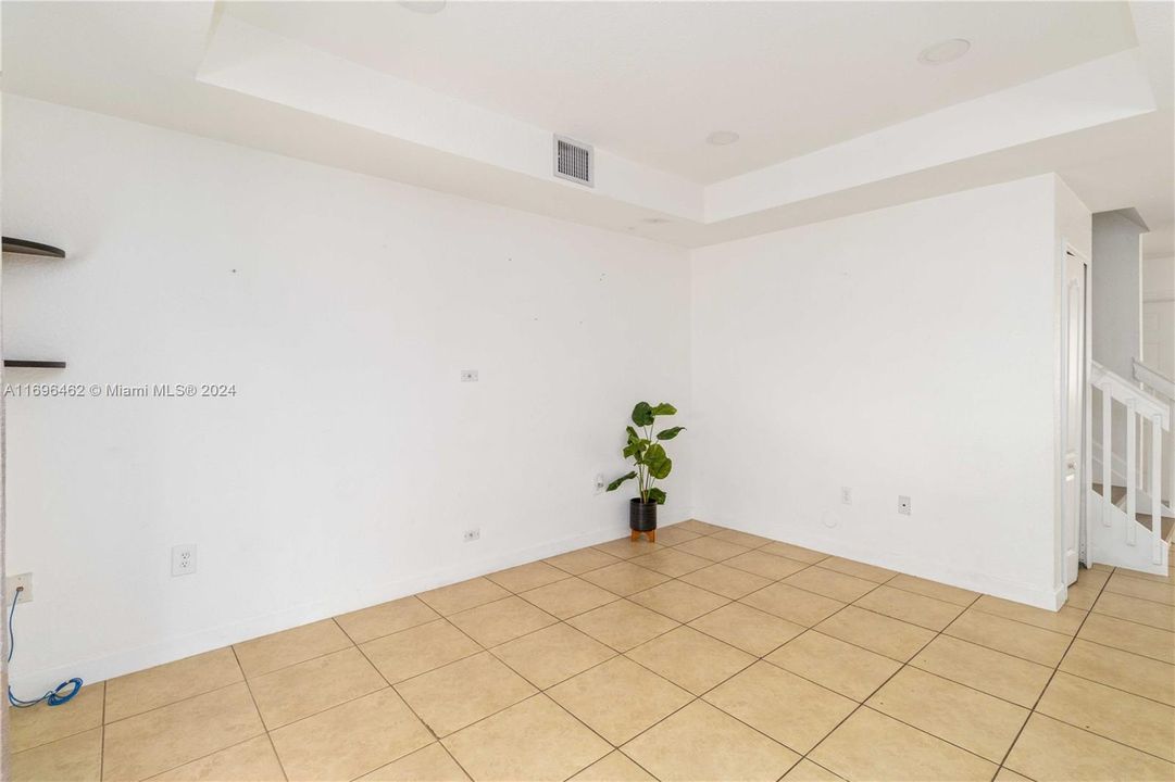 For Rent: $3,100 (3 beds, 2 baths, 1630 Square Feet)