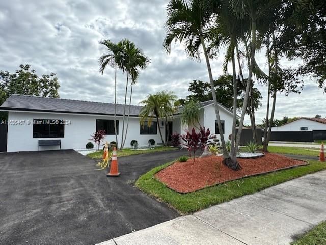 For Sale: $859,000 (4 beds, 2 baths, 2296 Square Feet)