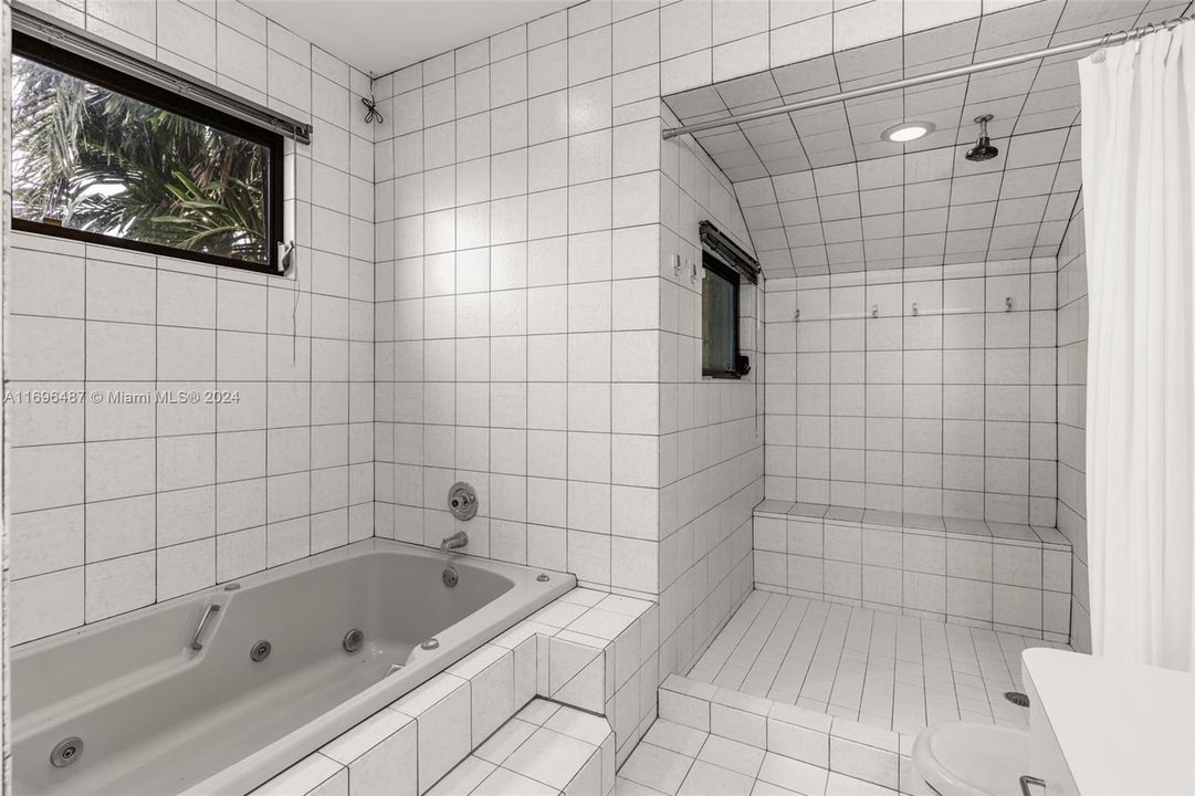 HUGE  MAIN SUITE BATH, FEELS LIKE YOU ARE IN A SPA, WITH THE OVERSIZED TUB AND SEPERATE SHOWER AREA.