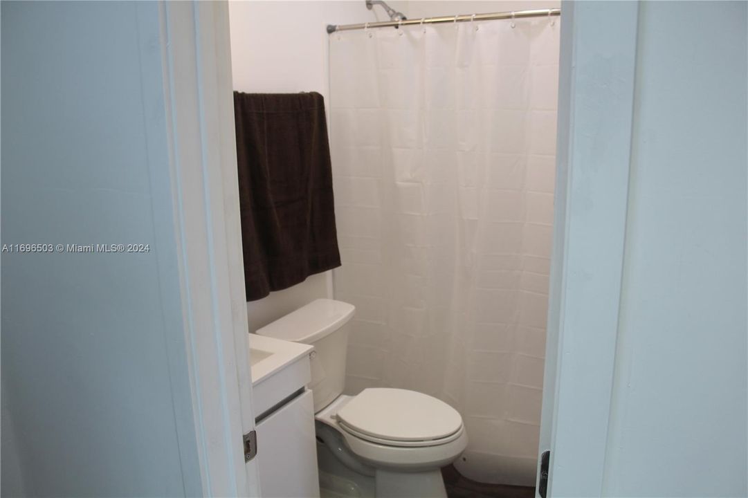 For Rent: $3,000 (2 beds, 1 baths, 800 Square Feet)