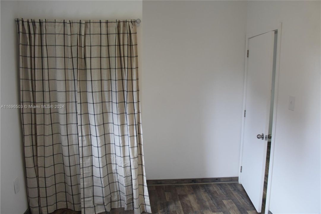 For Rent: $3,000 (2 beds, 1 baths, 800 Square Feet)