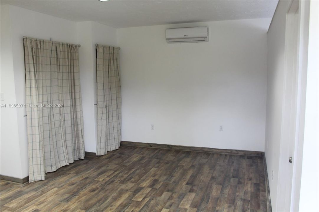 For Rent: $3,000 (2 beds, 1 baths, 800 Square Feet)