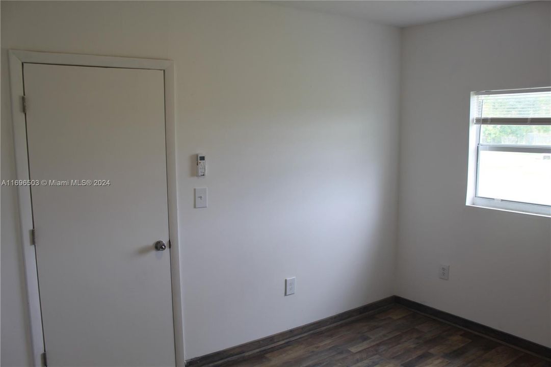 For Rent: $3,000 (2 beds, 1 baths, 800 Square Feet)