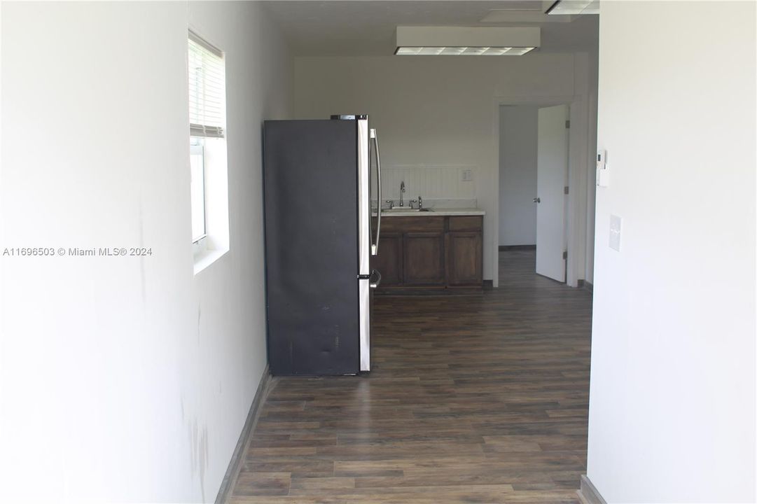 For Rent: $3,000 (2 beds, 1 baths, 800 Square Feet)