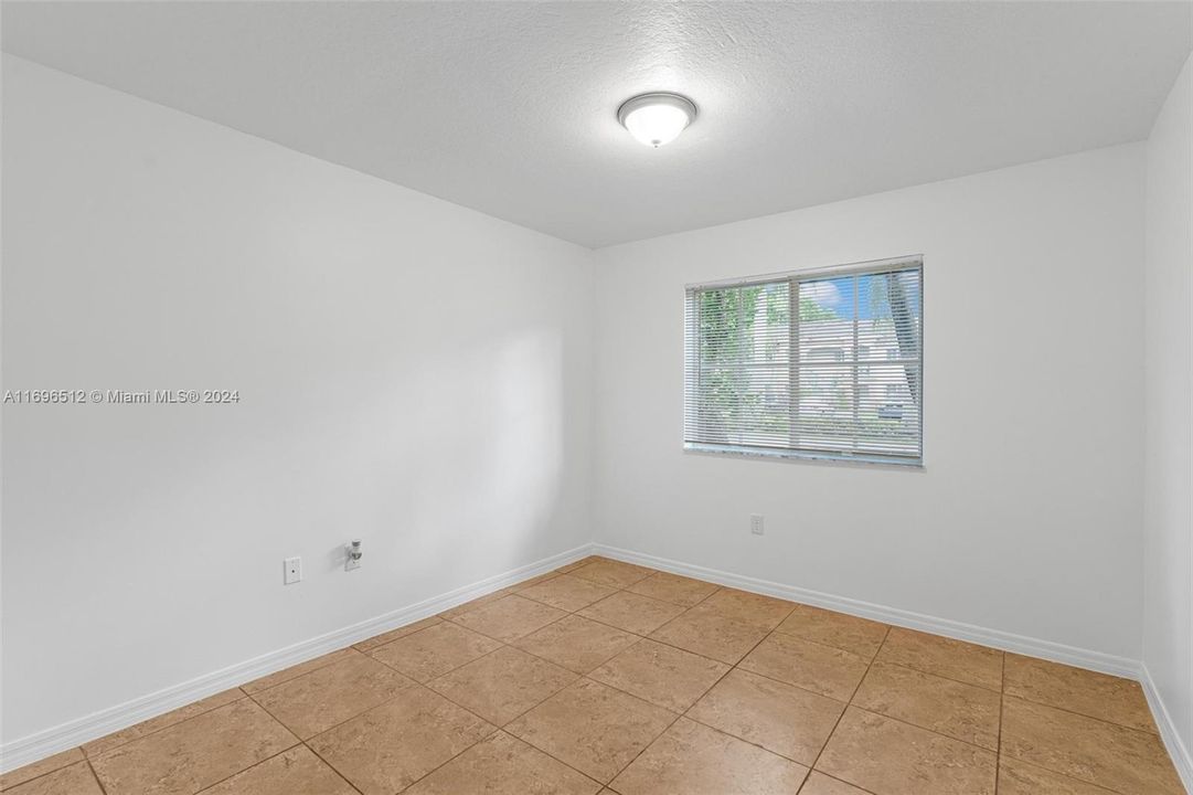 For Rent: $2,150 (3 beds, 2 baths, 1099 Square Feet)