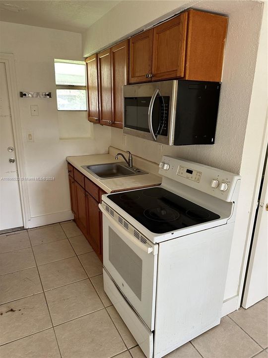 For Rent: $1,800 (2 beds, 1 baths, 1000 Square Feet)