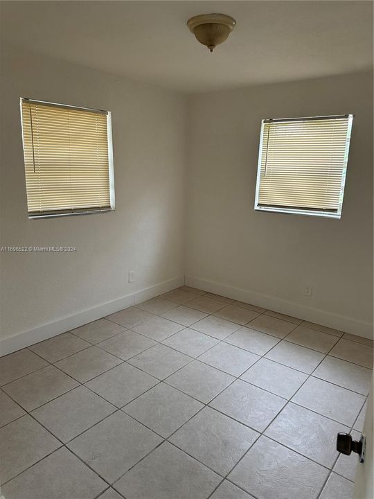 For Rent: $1,800 (2 beds, 1 baths, 1000 Square Feet)