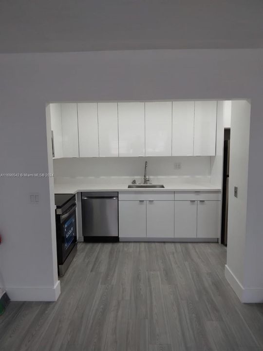 For Rent: $2,290 (2 beds, 2 baths, 960 Square Feet)