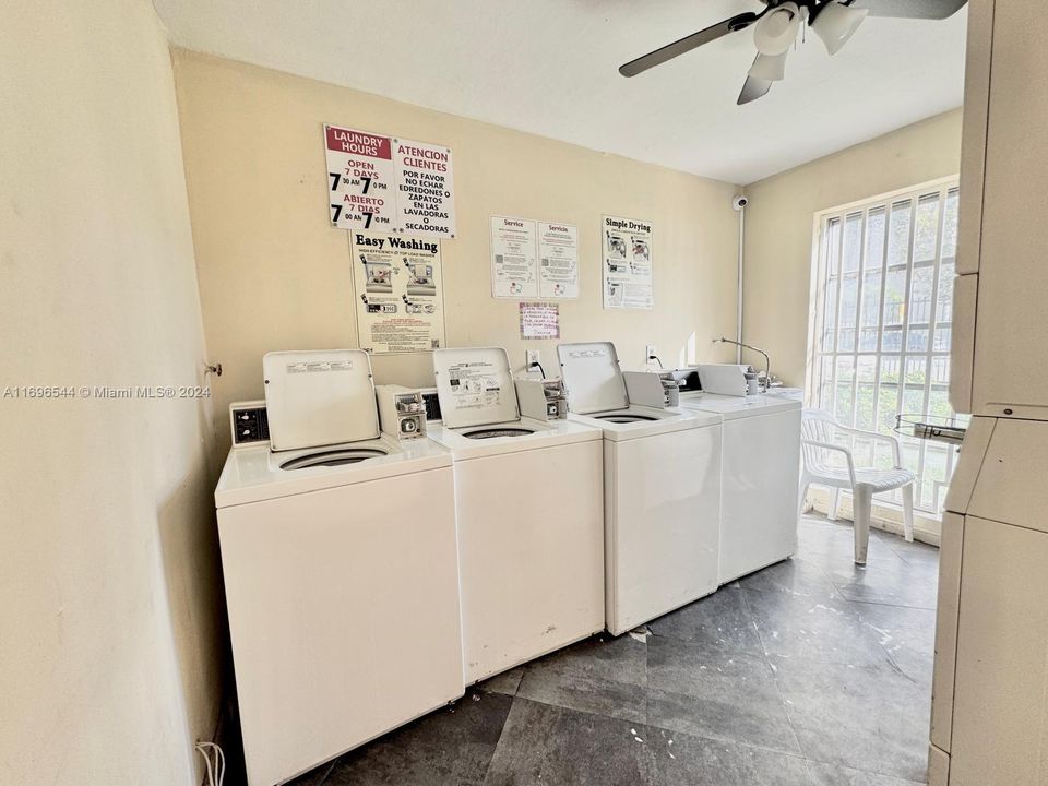 For Sale: $220,000 (1 beds, 1 baths, 708 Square Feet)