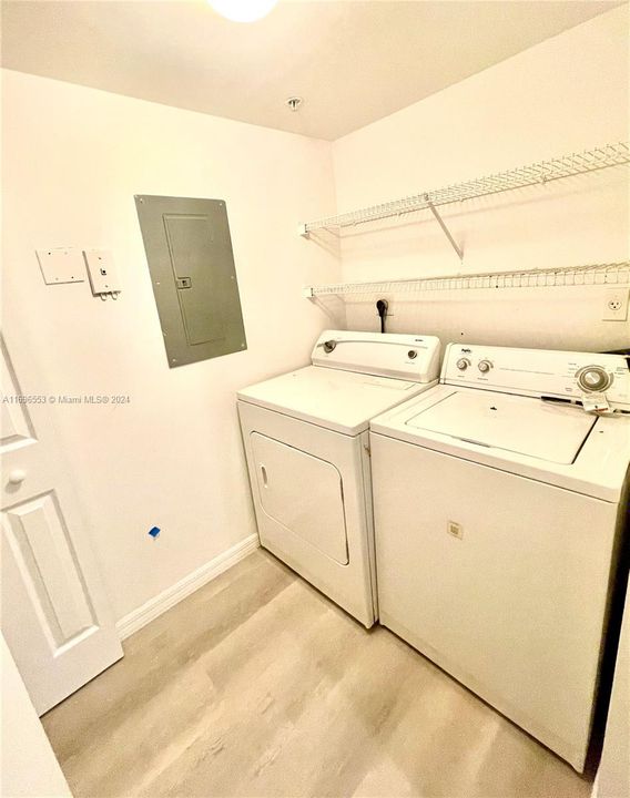 For Rent: $2,400 (2 beds, 2 baths, 1058 Square Feet)