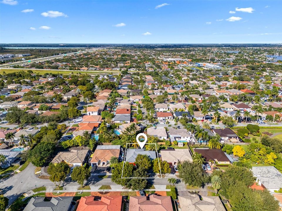 For Sale: $915,000 (3 beds, 2 baths, 2004 Square Feet)