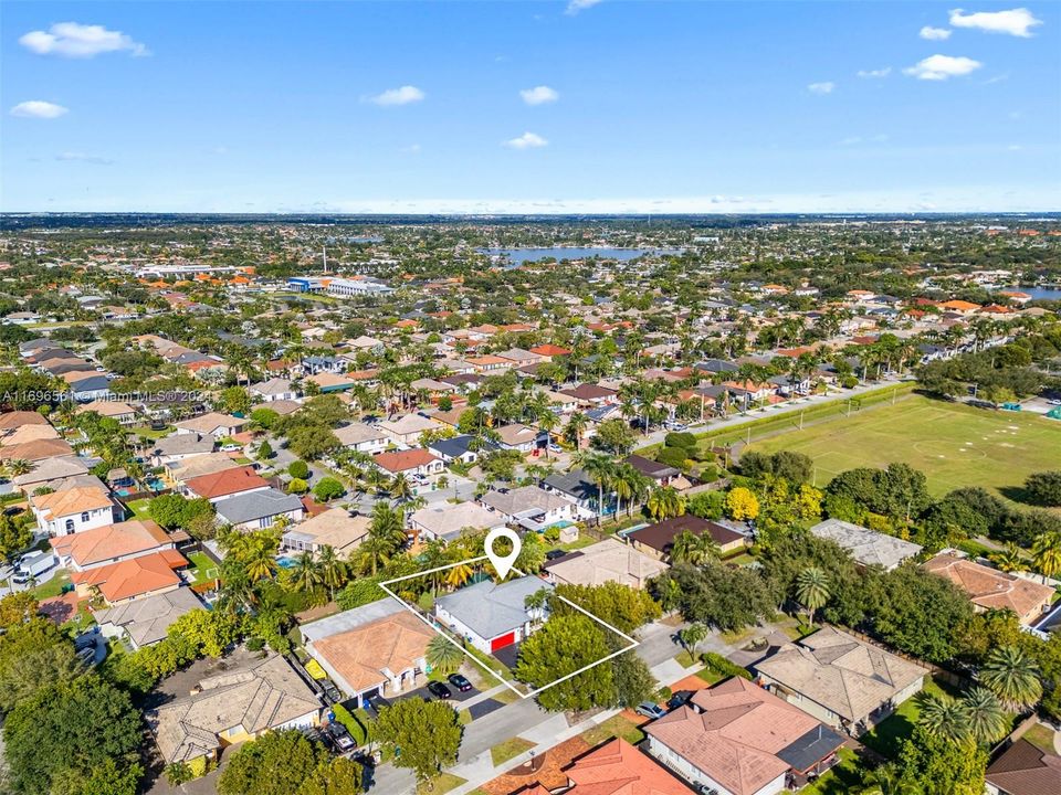 For Sale: $915,000 (3 beds, 2 baths, 2004 Square Feet)