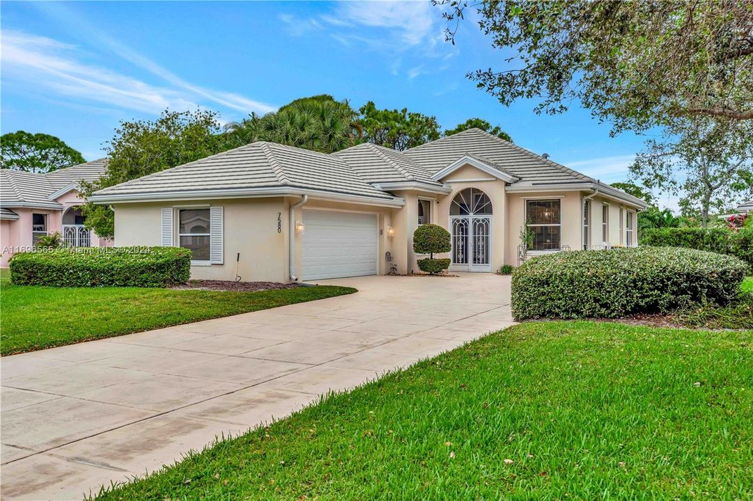 For Sale: $605,000 (3 beds, 2 baths, 2017 Square Feet)