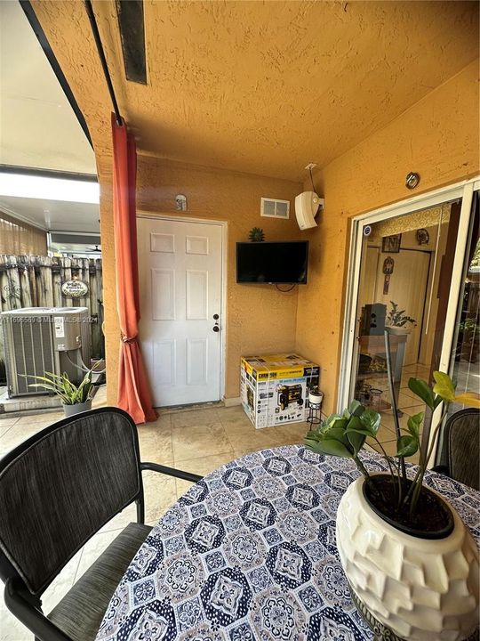 For Rent: $2,900 (3 beds, 2 baths, 1230 Square Feet)