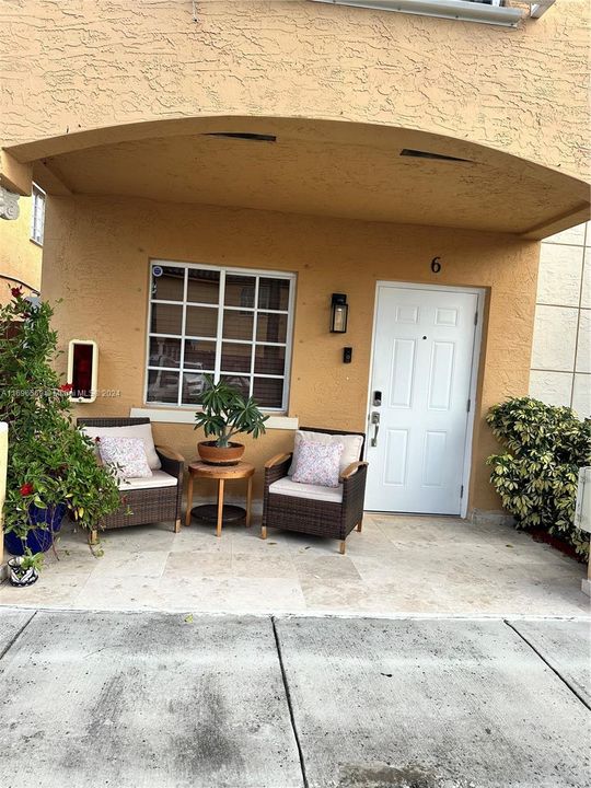 For Rent: $2,900 (3 beds, 2 baths, 1230 Square Feet)