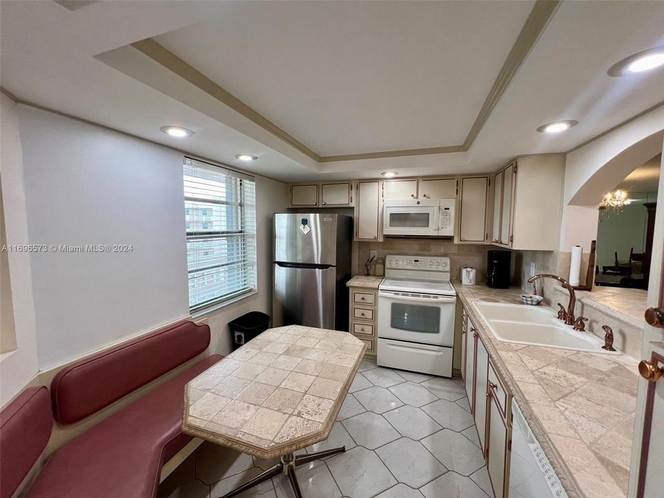 For Rent: $2,550 (2 beds, 2 baths, 1190 Square Feet)