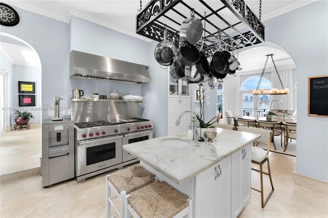 For Sale: $19,995,000 (4 beds, 5 baths, 4474 Square Feet)