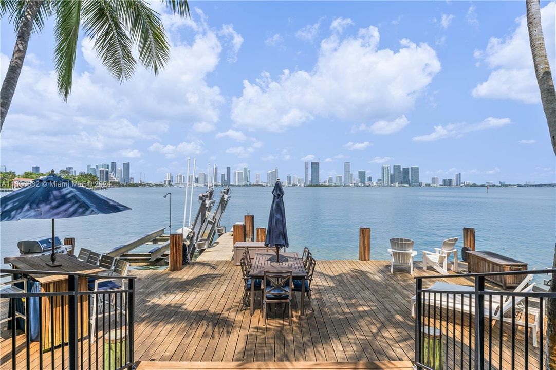 For Sale: $19,995,000 (4 beds, 5 baths, 4474 Square Feet)