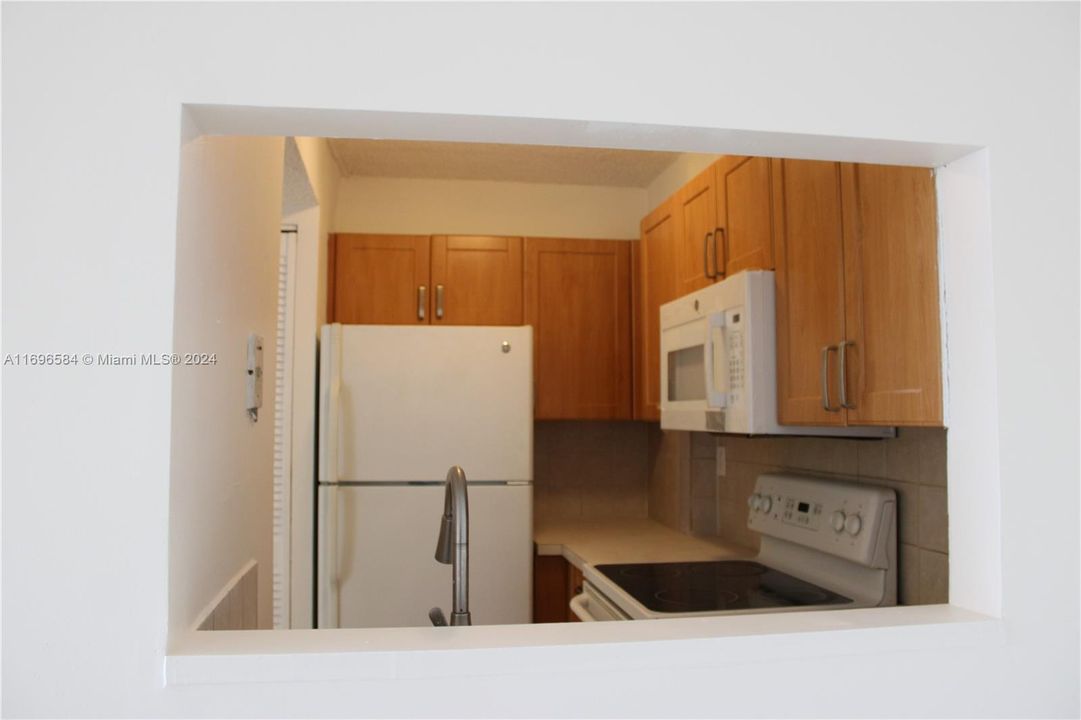 For Rent: $2,300 (2 beds, 2 baths, 870 Square Feet)