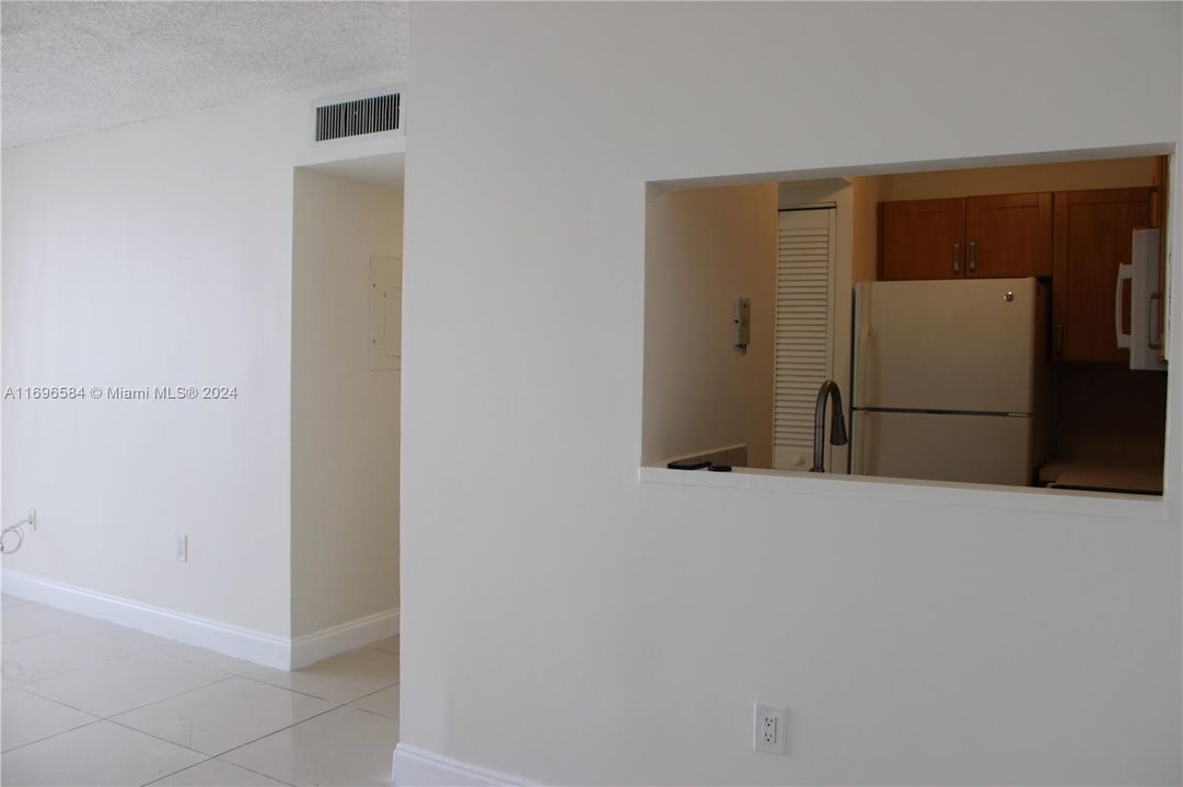 For Rent: $2,300 (2 beds, 2 baths, 870 Square Feet)