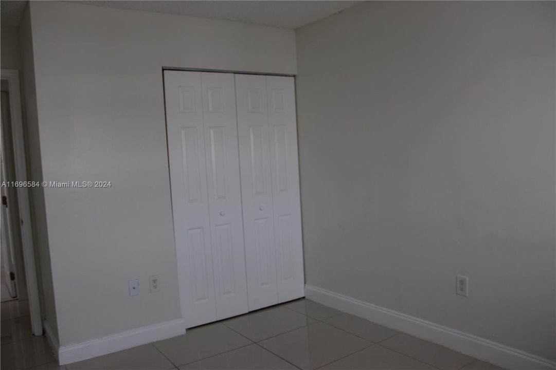 For Rent: $2,300 (2 beds, 2 baths, 870 Square Feet)