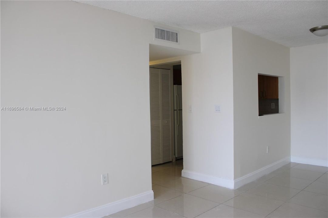 For Rent: $2,300 (2 beds, 2 baths, 870 Square Feet)