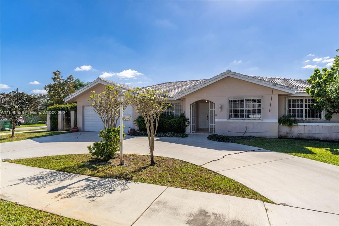 For Sale: $742,900 (3 beds, 2 baths, 1794 Square Feet)